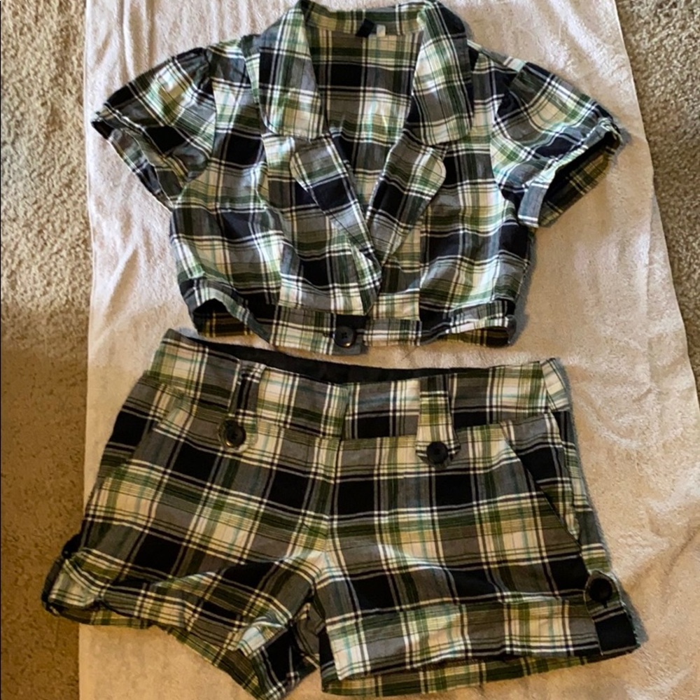 Cute outfit! Midi top & matching shorts